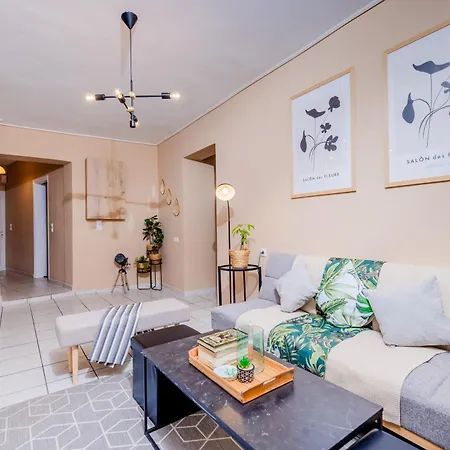 Sarita's & Apartment